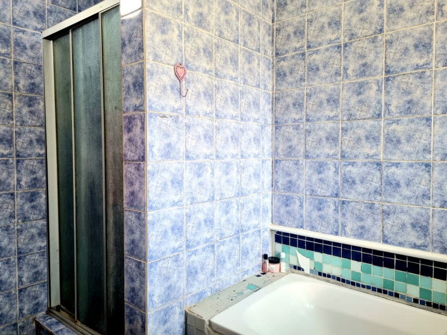 3 Bedroom Property for Sale in Heuwelsig Northern Cape